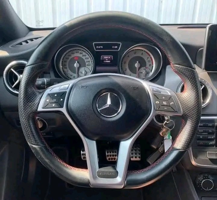 Mercedes-Benz CLA200 *AMG PACKAGE